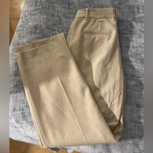 🤍SOLD🤍 Aritzia - The Effortless Pant™ Beige - Picture 2 of 6